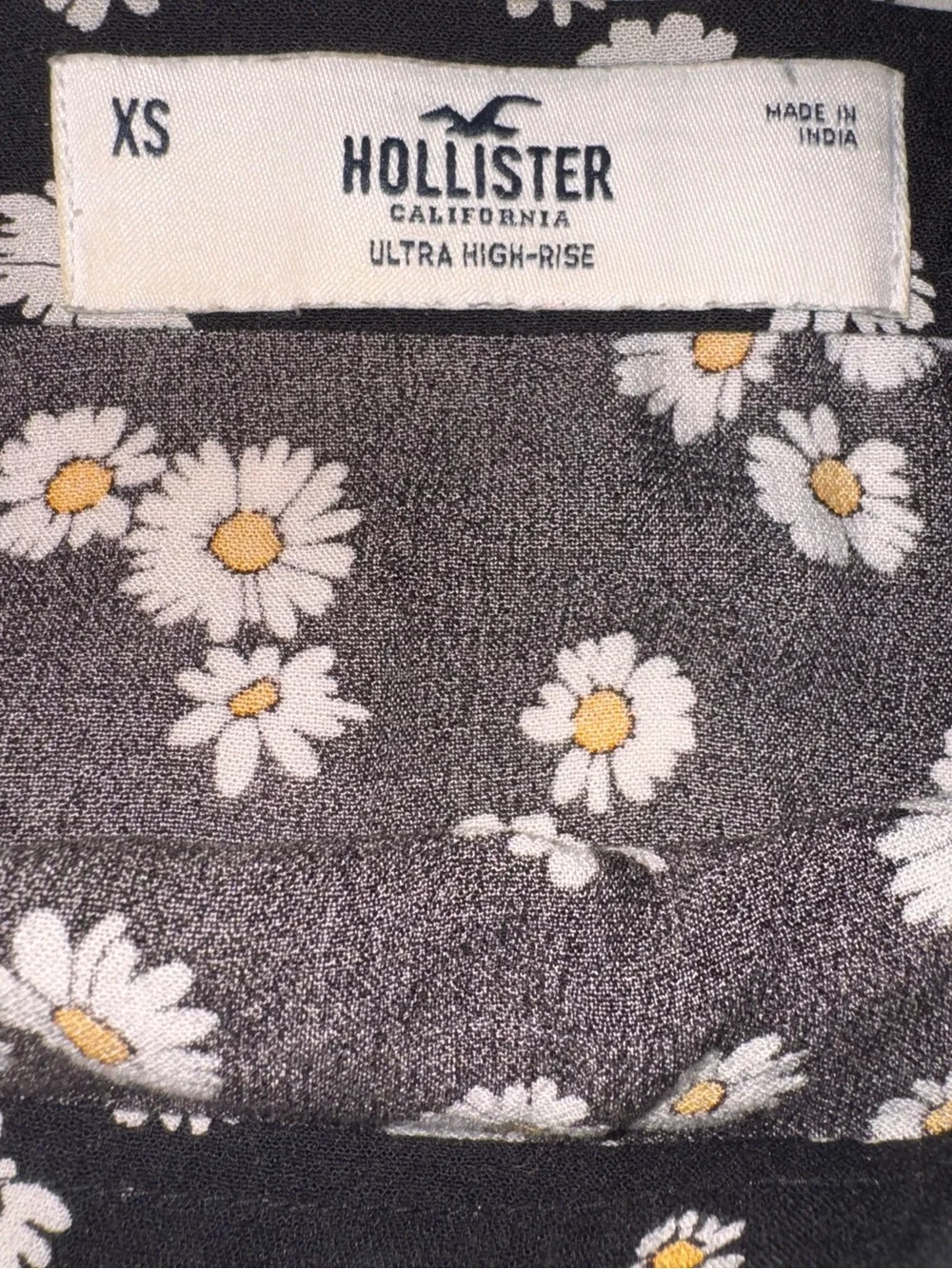 Hollister daisy mini skirt